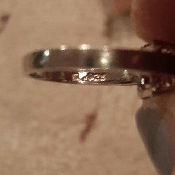 Elegant Silver Ring with Clear Gemstone - Picture 2 of 5